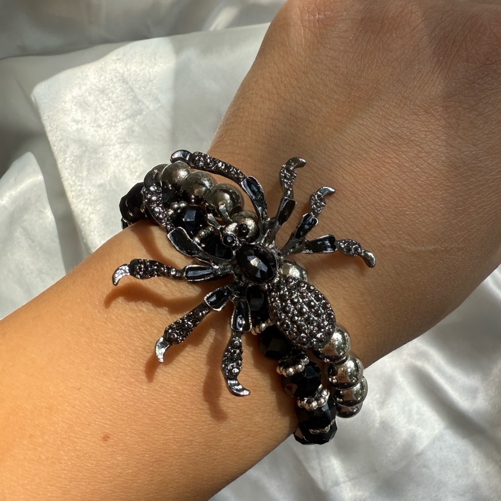 Halloween gothic party adjustable Black Beaded Spider Bracelet - Picture 9 of 9